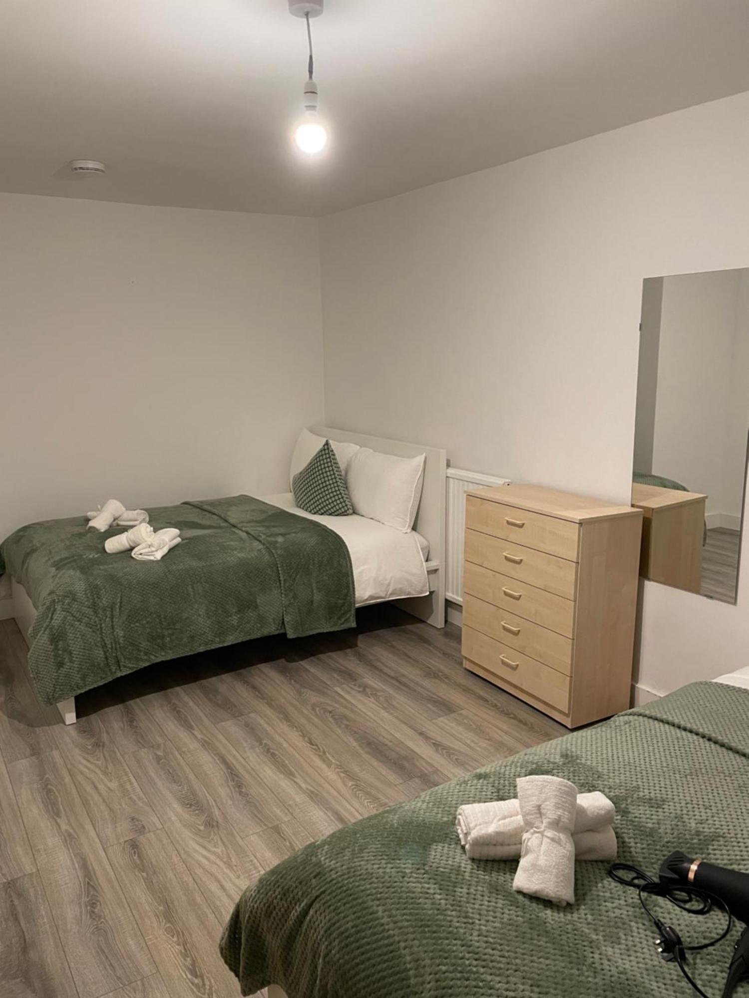 Lovely Triple And Quadruple Rooms In Euston & Square In Central Londen Buitenkant foto